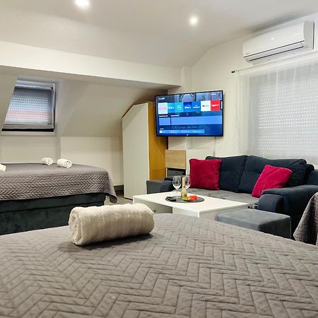 Sobe Darko Cindric Hotel Karlovac Bagian luar foto