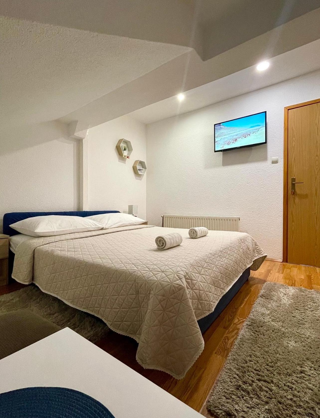 Sobe Darko Cindric Hotel Karlovac Bagian luar foto